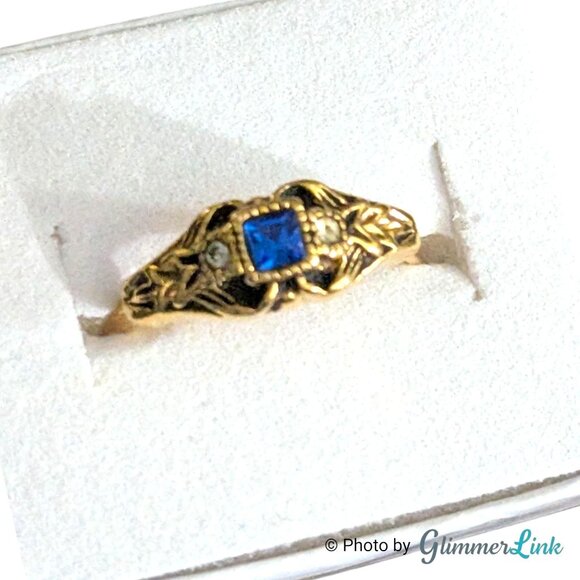 Vintage Avon 1992 Treasure Memories Ring – Gold Tone Size 8, Blue Stone - Picture 1 of 9